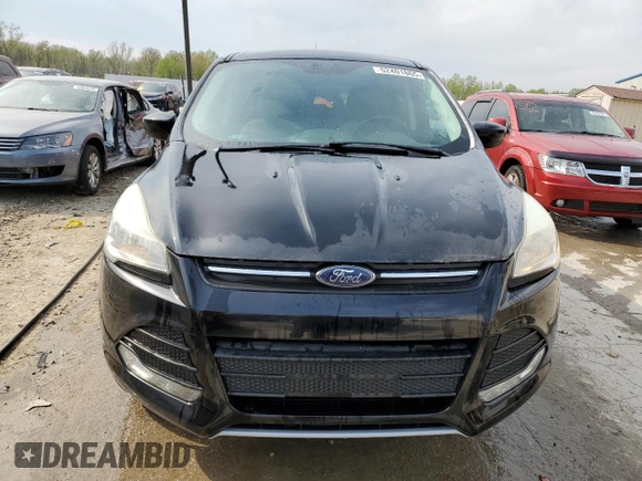 2016 Ford Escape SE z VIN 1FMCU0G99GUA13835, wystawiony jako Copart lot #52401865 z przebiegiem 130 143 mil mil oraz Szkoda całkowita • Salvage title. Historia ofert i sprzedaży dostępna na DreamBid. Obrazek 5.