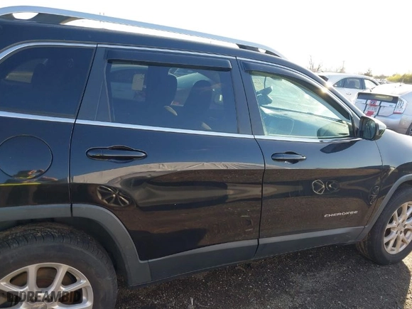 2014 Jeep Cherokee Latitude with VIN 1C4PJMCS2EW124467, listed as a IAAI auction lot 41944747 with 132,890 mi miles. Bid and sale history available at carsss.com. Image 13.