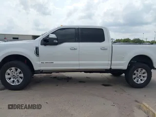 2017 Ford F-250 Lariat with VIN 1FT7W2BTXHEB75967, listed as a IAAI auction lot 42241525 with 181,780 mi miles and . Bid and sale history available at DreamBid. Image 14.