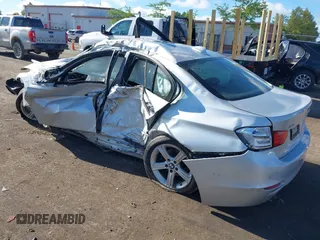 2014 BMW 3 Series 328i xDrive с VIN WBA3B5C55EF599510, выставлен на аукционе IAAI как лот 42333132 с пробегом 180 588 миль миль и . История ставок и продаж доступна на DreamBid. Изображение 3.