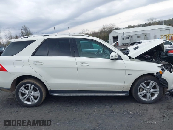 2012 Mercedes-Benz M ML 350 with VIN 4JGDA5HB5CA077443, listed as a IAAI auction lot 42093345 with 122,147 mi miles. Bid and sale history available at carsss.com. Image 13.