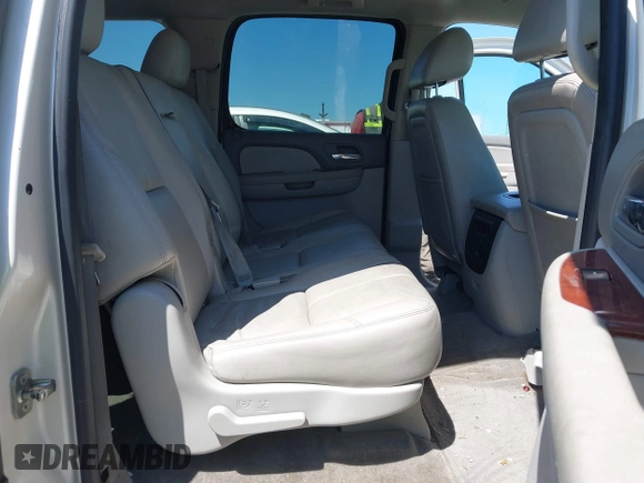 2012 GMC Yukon XL SLT z VIN 1GKS2LE74CR100438, wystawiony jako IAAI lot #42319226 z przebiegiem 172 628 mil mil oraz . Historia ofert i sprzedaży dostępna na DreamBid. Obrazek 8.