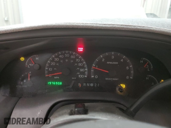 2000 Ford Expedition XLT with VIN 1FMPU16LXYLB28407, listed as a Copart auction lot 44970675 with 197,690 mi miles and Clean Title. Bid and sale history available at DreamBid. Image 9.