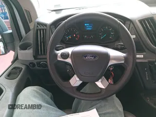 2018 Ford Transit z VIN 1FTYE1CM6JKB35871, wystawiony jako IAAI lot #42737736 z przebiegiem 199 396 mil mil oraz . Historia ofert i sprzedaży dostępna na DreamBid. Obrazek 30.