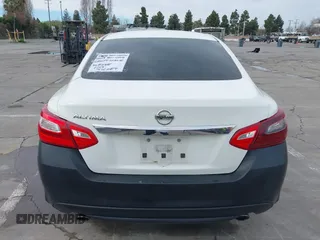 2017 Nissan Altima S z VIN 1N4AL3AP4HN337736, wystawiony jako IAAI lot #41724721 z przebiegiem 141 799 mil mil oraz . Historia ofert i sprzedaży dostępna na DreamBid. Obrazek 16.