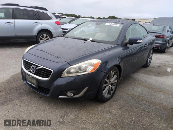 2013 Volvo C70 T5 with VIN YV1672MC2DJ139305, listed as a Copart auction lot 75049004 with 0 mi miles and Non Repairable. Bid and sale history available at carsss.com. Image 1.