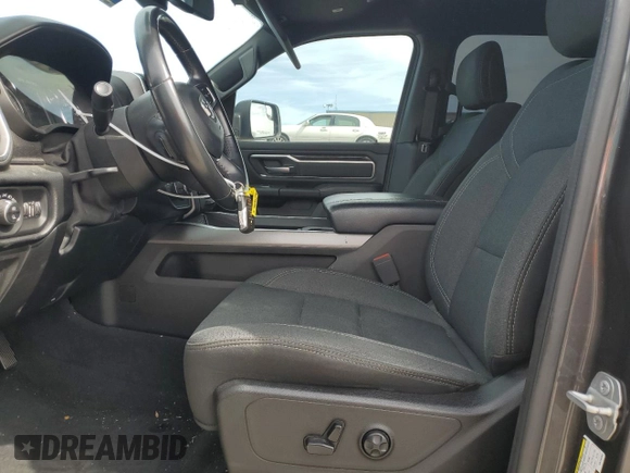 2019 Ram 1500 Big Horn z VIN 1C6RREFT0KN745503, wystawiony jako Copart lot #49421075 z przebiegiem 124 488 mil mil oraz Szkoda całkowita • Salvage title. Historia ofert i sprzedaży dostępna na DreamBid. Obrazek 7.