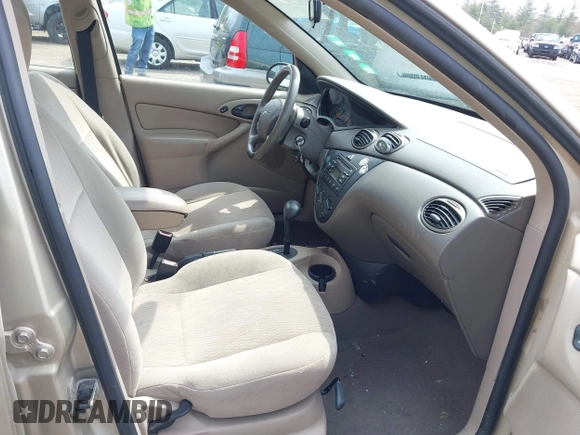 2001 Ford Focus SE with VIN 1FAFP34391W236176, listed as a IAAI auction lot 42100153 with 97,302 mi miles and . Bid and sale history available at carsss.com. Image 5.