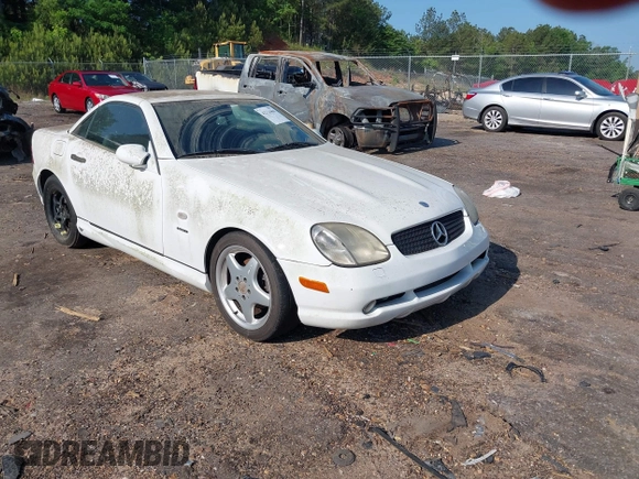 1999 Mercedes-Benz SLK-Class with VIN WDBKK47F1XF086364, listed as a IAAI auction lot 42124466 with 177,104 mi miles. Bid and sale history available at carsss.com. Image 1.