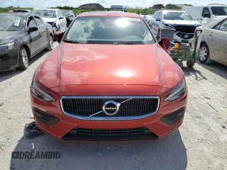 2019 Volvo S60 Momentum with VIN 7JRA22TK0KG001474, listed as a Copart auction lot 42163233 with 33,923 mi miles. Bid and sale history available at carsss.com. Image 5.