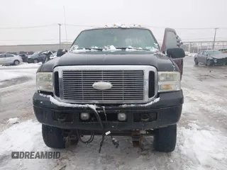 2005 Ford F-250 XL z VIN 1FTSW21515EC67798, wystawiony jako IAAI lot #41463473 z przebiegiem 221 075 mil mil oraz . Historia ofert i sprzedaży dostępna na DreamBid. Obrazek 11.