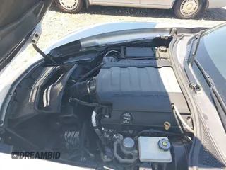 2018 Chevrolet Corvette 1LT z VIN 1G1YB2D73J5102194, wystawiony jako IAAI lot #42321149 z przebiegiem 103 086 mil mil oraz . Historia ofert i sprzedaży dostępna na DreamBid. Obrazek 10.