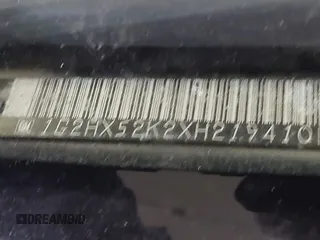 1999 Pontiac Bonneville SE z VIN 1G2HX52K2XH219410, wystawiony jako IAAI lot #41755411 z przebiegiem 187 752 mil mil oraz . Historia ofert i sprzedaży dostępna na DreamBid. Obrazek 9.