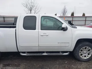 2010 Chevrolet Silverado 1500 LT with VIN 1GCSKSE36AZ137555, listed as a IAAI auction lot 41655037 with 139,574 mi miles. Bid and sale history available at carsss.com. Image 14.