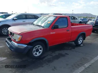 2000 Nissan Frontier XE z VIN 1N6DD21SXYC366427, wystawiony jako IAAI lot #42111404 z przebiegiem 176 579 mil mil oraz . Historia ofert i sprzedaży dostępna na DreamBid. Obrazek 2.