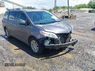 2016 Toyota Sienna XLE z VIN 5TDYK3DC8GS696620, wystawiony jako IAAI lot #42256267 z przebiegiem 184 905 mil mil oraz . Historia ofert i sprzedaży dostępna na DreamBid. Obrazek 1.
