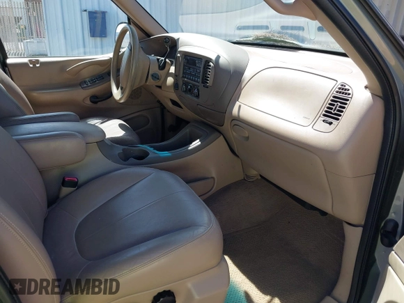1999 Ford Expedition XLT z VIN 1FMPU18L3XLB91778, wystawiony jako IAAI lot #42266991 z przebiegiem Nie podano mil oraz . Historia ofert i sprzedaży dostępna na DreamBid. Obrazek 5.