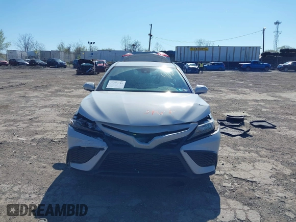 2023 Toyota Camry SE z VIN 4T1T11BK4PU102236, wystawiony jako IAAI lot #42001524 z przebiegiem 50 818 mil mil oraz . Historia ofert i sprzedaży dostępna na DreamBid. Obrazek 12.