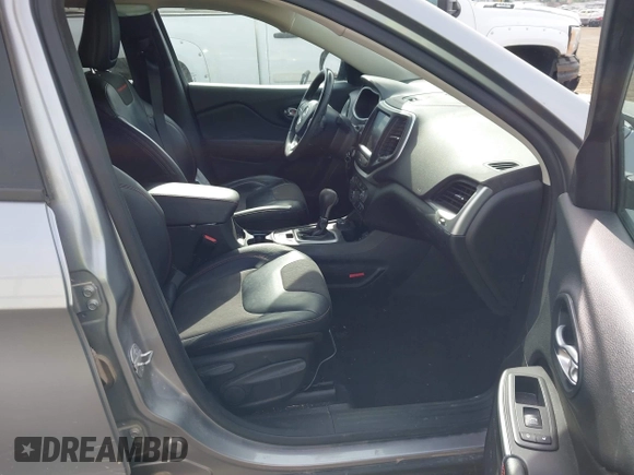 2015 Jeep Cherokee Trailhawk with VIN 1C4PJMBS0FW522182, listed as a IAAI auction lot 42544508 with 74,910 mi miles and . Bid and sale history available at DreamBid. Image 5.