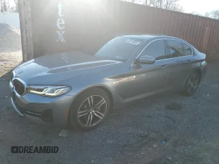 2021 BMW 5 Series 530i xDrive with VIN WBA13BJ06MCF12999, listed as a Copart auction lot 43918855 with 26,587 mi miles and Salvage Title. Bid and sale history available at carsss.com. Image 1.