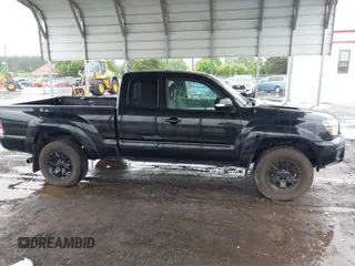 2015 Toyota Tacoma z VIN 5TFUX4EN8FX034499, wystawiony jako IAAI lot #42254201 z przebiegiem 177 756 mil mil oraz . Historia ofert i sprzedaży dostępna na DreamBid. Obrazek 13.
