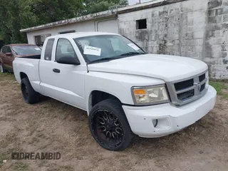 2011 Dodge Dakota z VIN 1D7RE2BK5BS666903, wystawiony jako IAAI lot #41949050 z przebiegiem 178 570 mil mil oraz . Historia ofert i sprzedaży dostępna na DreamBid. Obrazek 1.