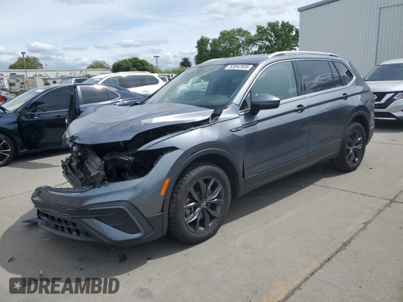 2023 Volkswagen Tiguan SE z VIN 3VV3B7AXXPM107898, wystawiony jako Copart lot #52042935 z przebiegiem 48 454 mil mil oraz Szkoda całkowita • Salvage title. Historia ofert i sprzedaży dostępna na DreamBid. Obrazek 1.
