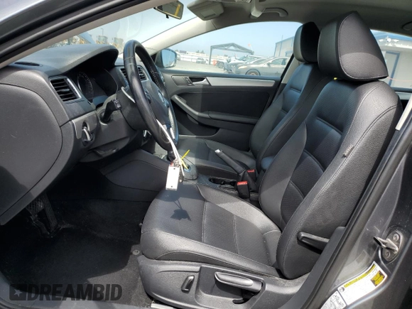 2014 Volkswagen Jetta SE with VIN 3VWD17AJ8EM285840, listed as a Copart auction lot 63943435 with 137,555 mi miles and Clean title. Bid and sale history available at DreamBid. Image 7.