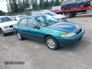 1998 Ford Escort LX z VIN 1FAFP10P9WW287021, wystawiony jako IAAI lot #42259930 z przebiegiem 145 042 mil mil oraz . Historia ofert i sprzedaży dostępna na DreamBid. Obrazek 1.