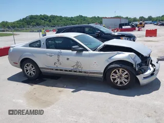2007 Ford Mustang Deluxe z VIN 1ZVFT80N275244240, wystawiony jako IAAI lot #42279817 z przebiegiem 204 840 mil mil oraz . Historia ofert i sprzedaży dostępna na DreamBid. Obrazek 13.