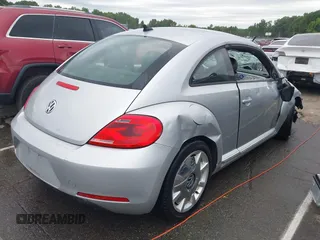2012 Volkswagen Beetle 2.5L w/Sun PZEV с VIN 3VWJP7AT5CM603672, выставлен на аукционе IAAI как лот 42258888 с пробегом 115 511 миль миль и . История ставок и продаж доступна на DreamBid. Изображение 4.