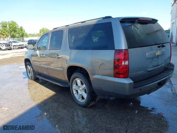2007 Chevrolet Suburban LTZ with VIN 3GNFC16087G242868, listed as a IAAI auction lot 41872386 with 203,525 mi miles. Bid and sale history available at carsss.com. Image 3.