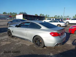 2015 BMW 4 Series 428i xDrive z VIN WBA3N9C56FK246118, wystawiony jako IAAI lot #41923623 z przebiegiem 113 207 mil mil oraz . Historia ofert i sprzedaży dostępna na DreamBid. Obrazek 3.