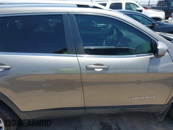 2019 Jeep Cherokee Latitude with VIN 1C4PJLCB7KD365667, listed as a IAAI auction lot 42504207 with 68,106 mi miles and . Bid and sale history available at DreamBid. Image 13.