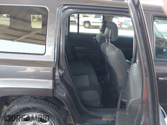 2017 Jeep Patriot Sport SE with VIN 1C4NJPBA3HD136578, listed as a IAAI auction lot 41733206 with 193,522 mi miles and . Bid and sale history available at DreamBid. Image 8.
