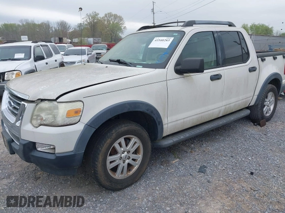 2010 Ford Explorer Sport Trac XLT z VIN 1FMEU3BE3AUA02528, wystawiony jako IAAI lot #41940283 z przebiegiem 96 049 mil mil oraz . Historia ofert i sprzedaży dostępna na DreamBid. Obrazek 2.