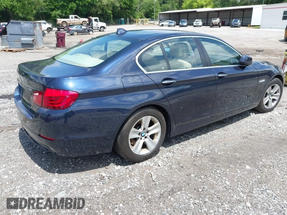 2013 BMW 5 Series 528i xDrive z VIN WBAXH5C50DDW16210, wystawiony jako IAAI lot #42369339 z przebiegiem 125 917 mil mil oraz . Historia ofert i sprzedaży dostępna na DreamBid. Obrazek 4.