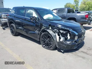 2023 Mitsubishi Outlander SE z VIN JA4J4UA83PZ041047, wystawiony jako IAAI lot #42166458 z przebiegiem 30 479 mil mil oraz . Historia ofert i sprzedaży dostępna na DreamBid. Obrazek 1.