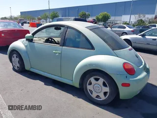 2000 Volkswagen Beetle GLX с VIN 3VWDD21C9YM430092, выставлен на аукционе IAAI как лот 40222232 с пробегом Не указан миль и . История ставок и продаж доступна на DreamBid. Изображение 3.