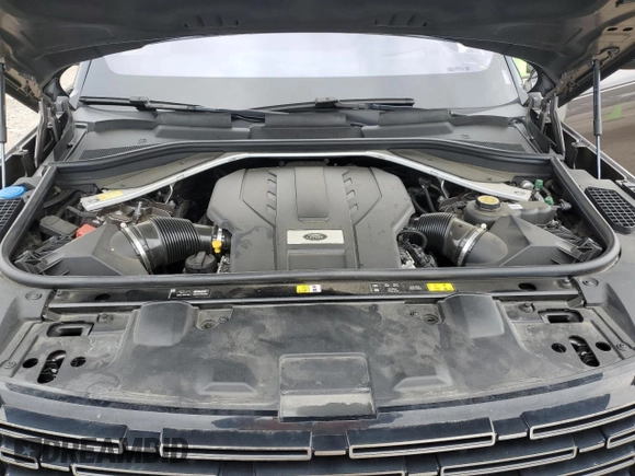 2023 Land Rover Range Rover SE z VIN SALKP9E76PA011547, wystawiony jako Copart lot #71273284 z przebiegiem 21 568 mil mil oraz Czysty tytuł • Clean title. Historia ofert i sprzedaży dostępna na DreamBid. Obrazek 13.