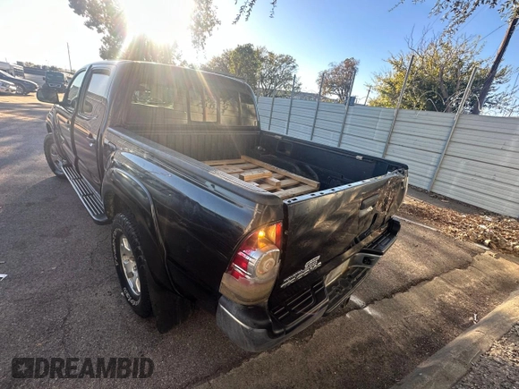 2011 Toyota Tacoma PreRunner with VIN 5TFJU4GN6BX006400, listed as a Copart auction lot 81004844 with 489,056 mi miles and Clean Title. Bid and sale history available at DreamBid. Image 3.