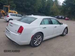2019 Chrysler 300 Limited with VIN 2C3CCAKG7KH634459, listed as a IAAI auction lot 40450997 with 97,809 mi miles. Bid and sale history available at carsss.com. Image 4.