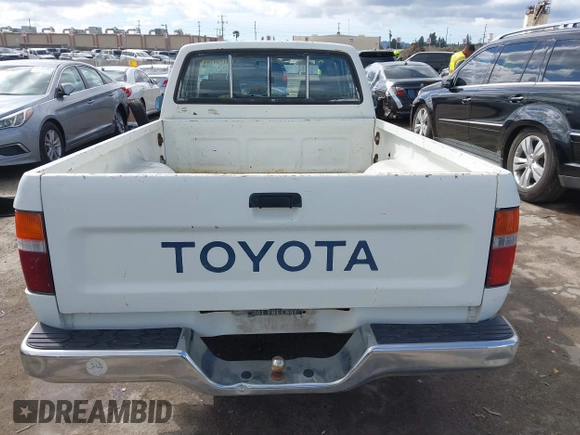 1992 Toyota Pickup DLX z VIN 4TARN81PXNZ004395, wystawiony jako IAAI lot #41729264 z przebiegiem 137 289 mil mil oraz . Historia ofert i sprzedaży dostępna na DreamBid. Obrazek 16.