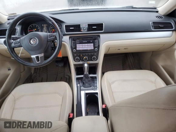 2012 Volkswagen Passat SE z VIN 1VWBH7A37CC030518, wystawiony jako Copart lot #86875014 z przebiegiem 136 259 mil mil oraz Czysty tytuł • Clean title. Historia ofert i sprzedaży dostępna na DreamBid. Obrazek 8.