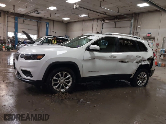 2019 Jeep Cherokee Latitude with VIN 1C4PJMCB7KD142941, listed as a IAAI auction lot 41491536 with 117,840 mi miles. Bid and sale history available at carsss.com. Image 14.