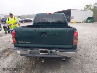 2006 Chevrolet Silverado 1500 LT2 with VIN 2GCEC13Z761319227, listed as a IAAI auction lot 41791080 with 302,075 mi miles. Bid and sale history available at carsss.com. Image 16.