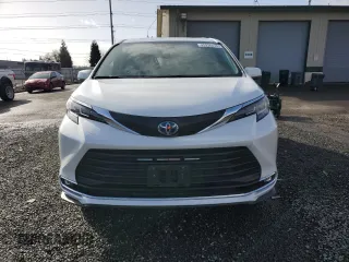 2022 Toyota Sienna XLE with VIN 5TDYRKEC1NS100250, listed as a Copart auction lot 45936435 with 5,567 mi miles and Salvage Title. Bid and sale history available at carsss.com. Image 5.