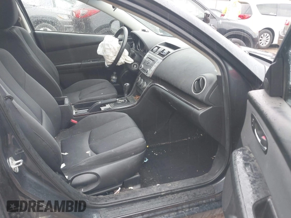 2013 Mazda 6 i Touring Plus z VIN 1YVHZ8EHXD5M12743, wystawiony jako IAAI lot #42365284 z przebiegiem 131 900 mil mil oraz . Historia ofert i sprzedaży dostępna na DreamBid. Obrazek 5.