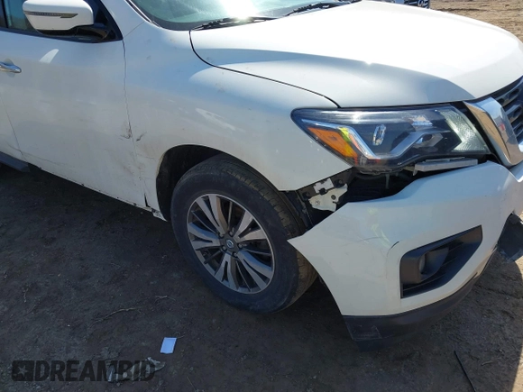 2017 Nissan Pathfinder SV with VIN 5N1DR2MM8HC667792, listed as a IAAI auction lot 41776454 with 185,467 mi miles. Bid and sale history available at carsss.com. Image 6.