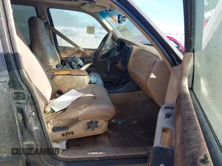 1999 Ford Explorer XLT z VIN 1FMZU32EXXZA93195, wystawiony jako IAAI lot #42830694 z przebiegiem 286 095 mil mil oraz . Historia ofert i sprzedaży dostępna na DreamBid. Obrazek 5.